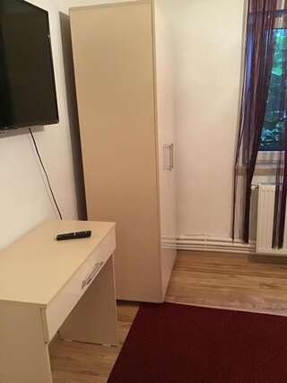 Гостевой дом Casa Titi Эфорие-Норд Трехместный номер с собственной ванной комнатой-6