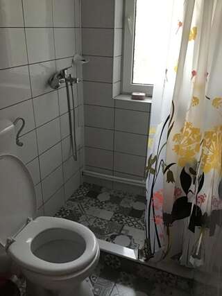 Гостевой дом Casa Titi Эфорие-Норд Трехместный номер с собственной ванной комнатой-4